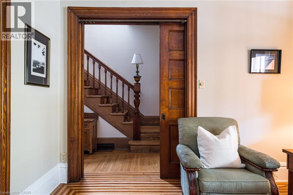 219 Charlton Avenue W, Hamilton, Ontario  L8P 2E3 - Photo 5 - 40790702