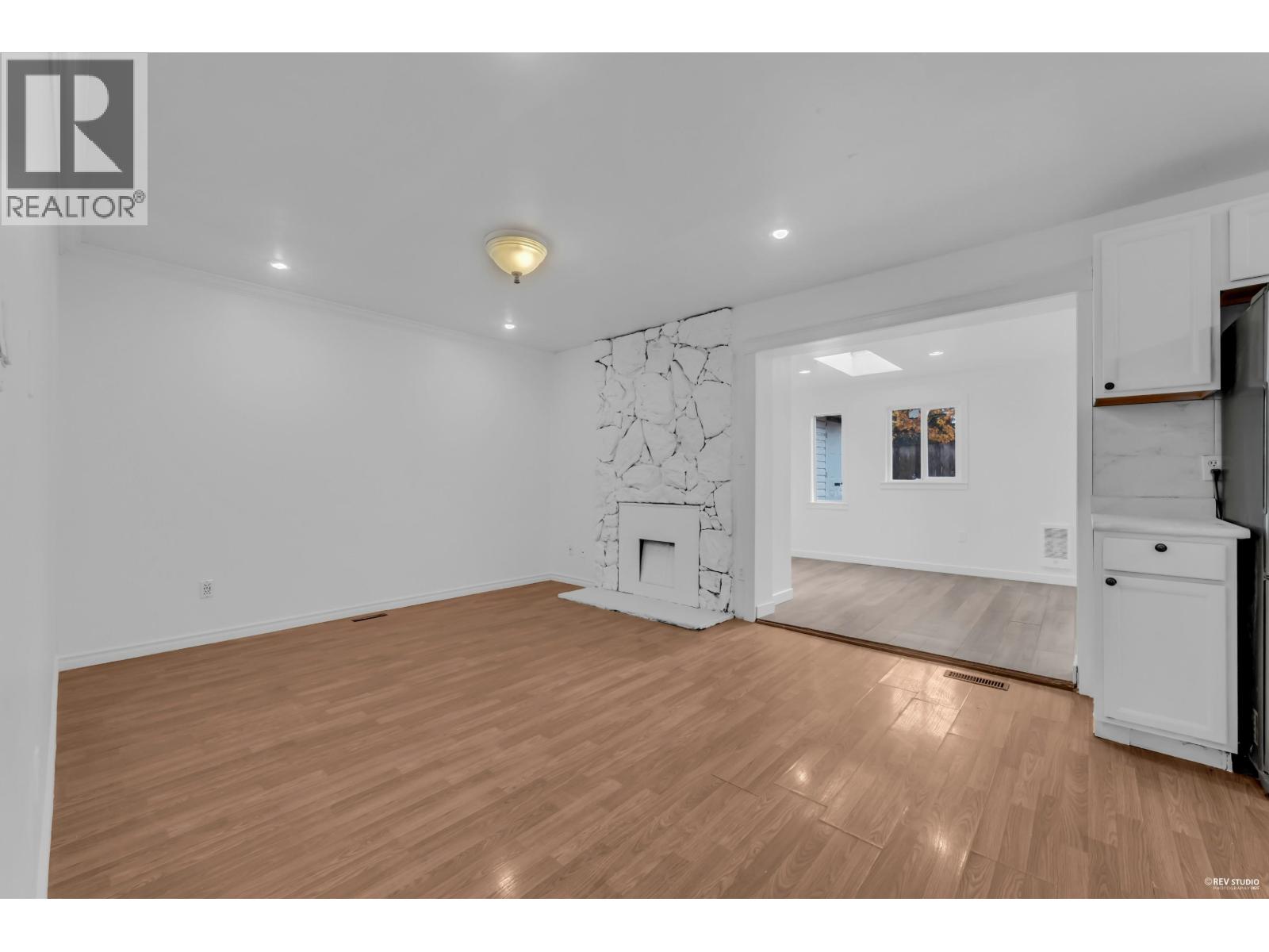 3235 Dunkirk Avenue, Coquitlam, British Columbia  V3E 1G8 - Photo 5 - R3070326