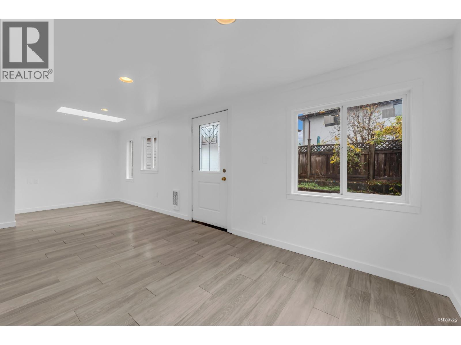 3235 Dunkirk Avenue, Coquitlam, British Columbia  V3E 1G8 - Photo 8 - R3070326