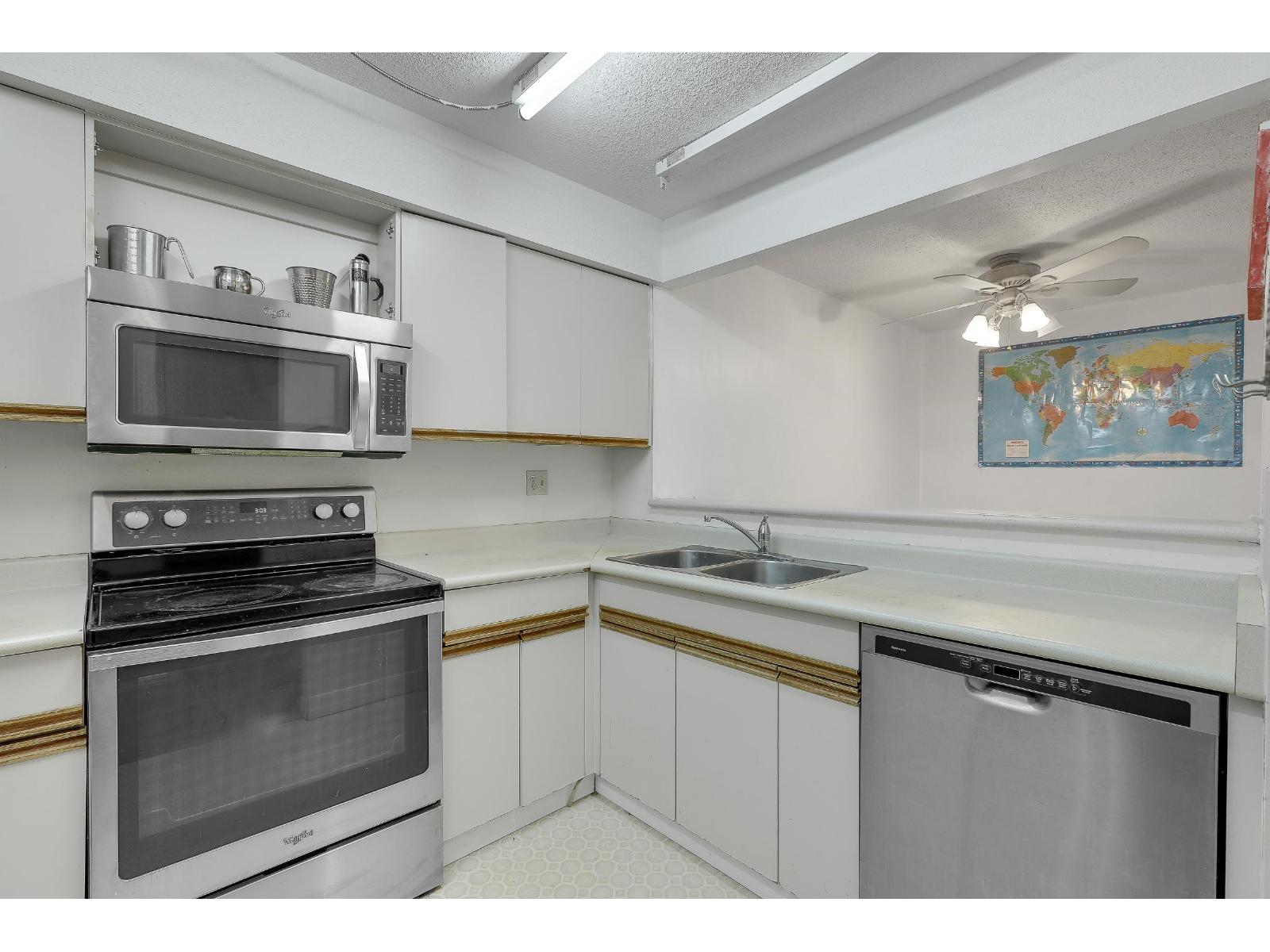 208 7175 134 Street, Surrey, British Columbia V3W 4T1 - Photo 13 - R3070343