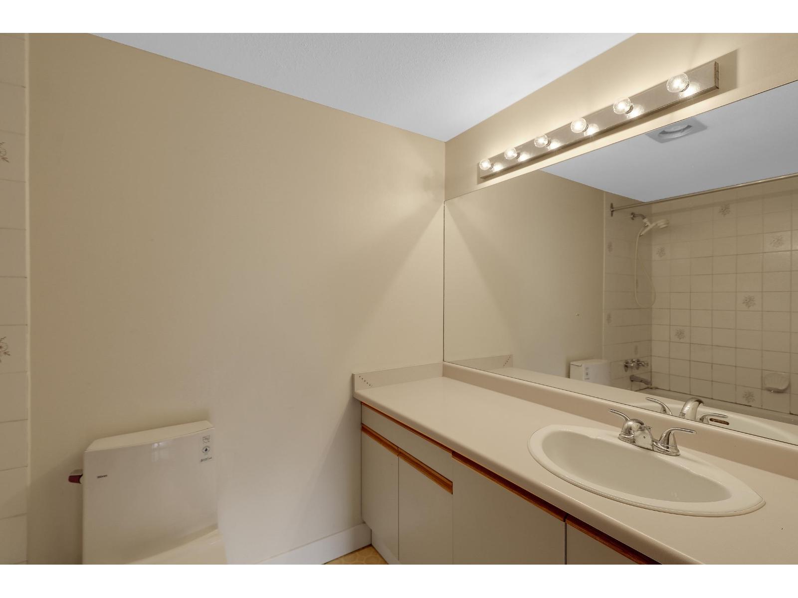 208 7175 134 Street, Surrey, British Columbia V3W 4T1 - Photo 27 - R3070343