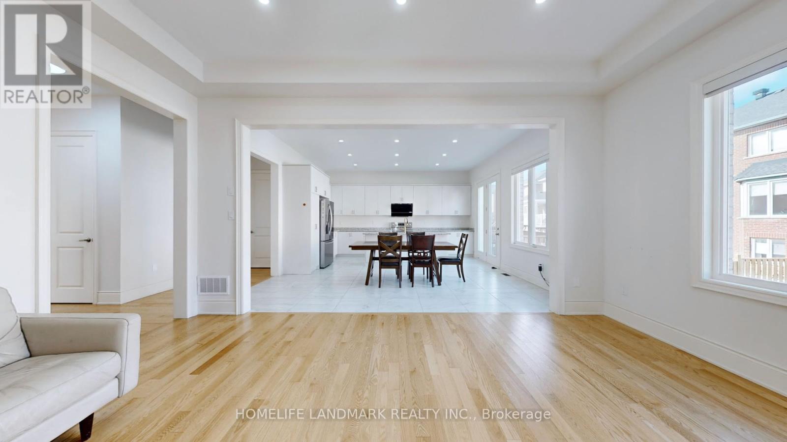 208 Wesmina Avenue, Whitchurch-Stouffville, Ontario  L4A 0R8 - Photo 10 - N12579870