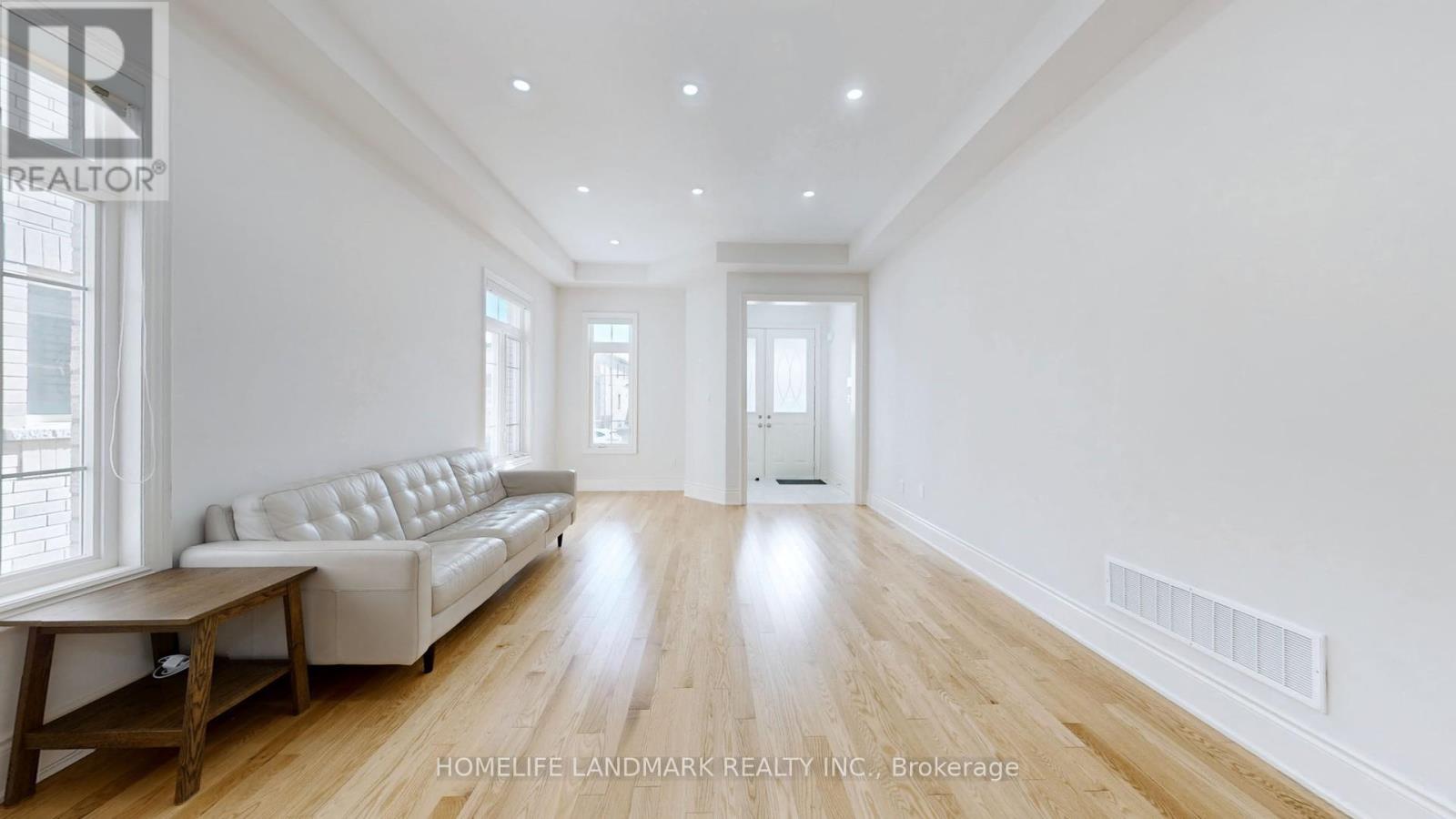 208 Wesmina Avenue, Whitchurch-Stouffville, Ontario  L4A 0R8 - Photo 5 - N12579870