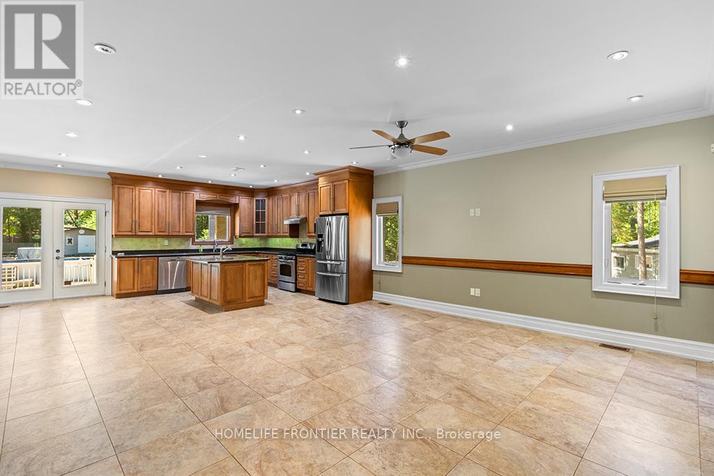 55 Homewood Avenue, Wasaga Beach, Ontario  L9Z 2M2 - Photo 9 - S12579988