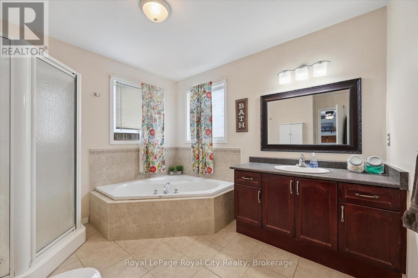 6 Berry Drive, Guelph (Kortright Hills), Ontario  N1C 1G8 - Photo 23 - X12580044