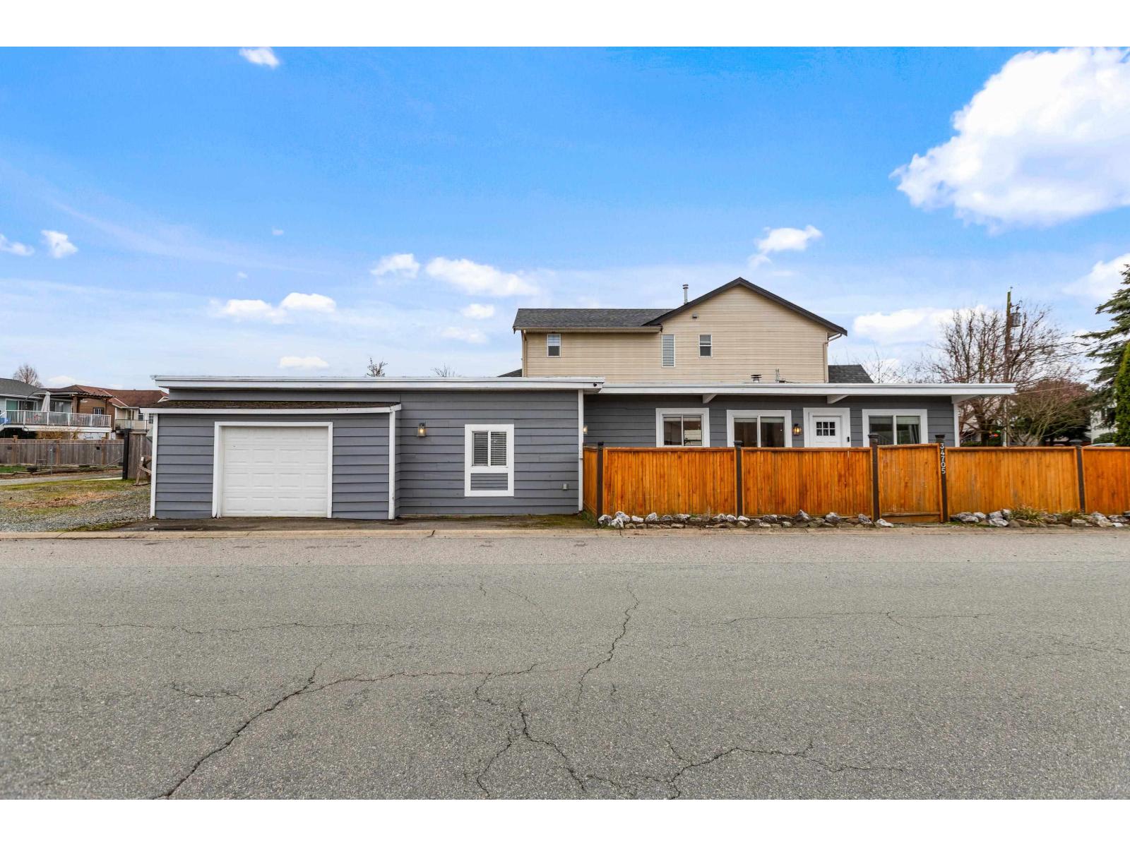 34705 4 Avenue, Abbotsford, British Columbia  V2S 8B8 - Photo 1 - R3070399