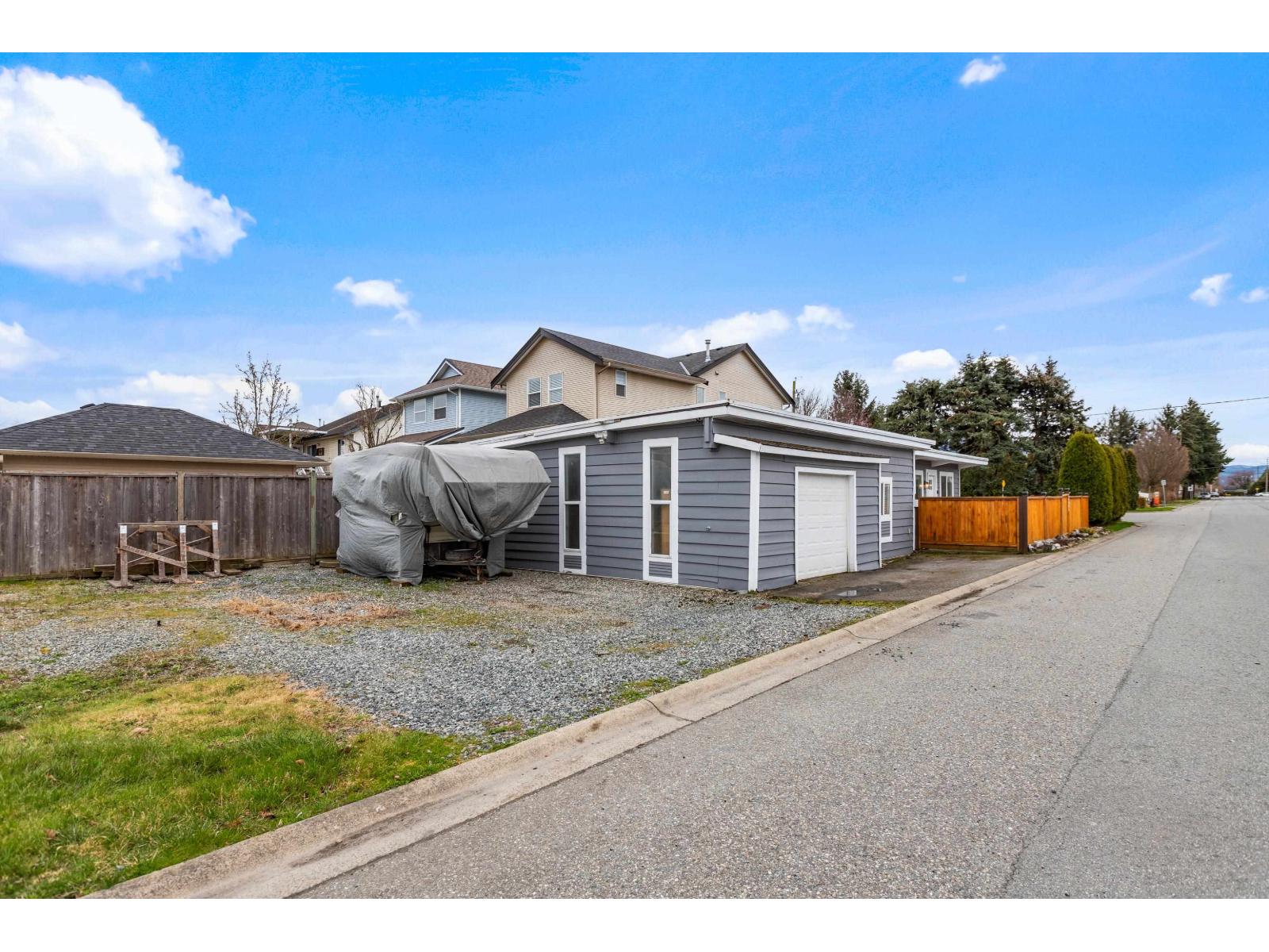 34705 4 Avenue, Abbotsford, British Columbia  V2S 8B8 - Photo 2 - R3070399