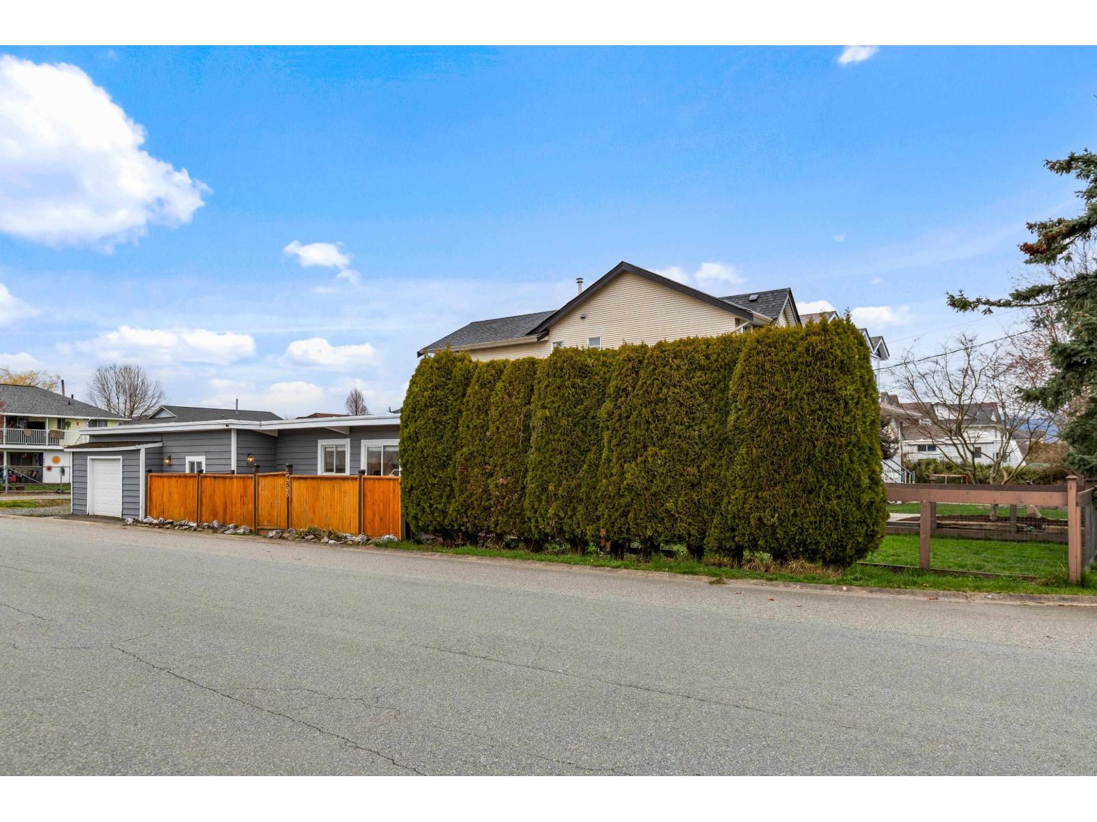 34705 4 Avenue, Abbotsford, British Columbia  V2S 8B8 - Photo 3 - R3070399