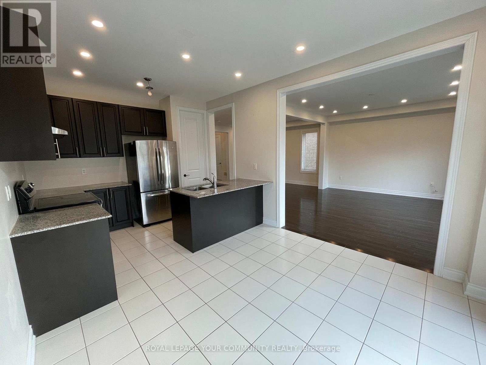 Main - 306 Cedar Hedge Road, Milton, Ontario  L9T 8V3 - Photo 4 - W12579862