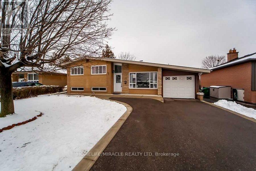 15 Athlone Avenue, Brampton, Ontario  L6T 2N5 - Photo 1 - W12579876