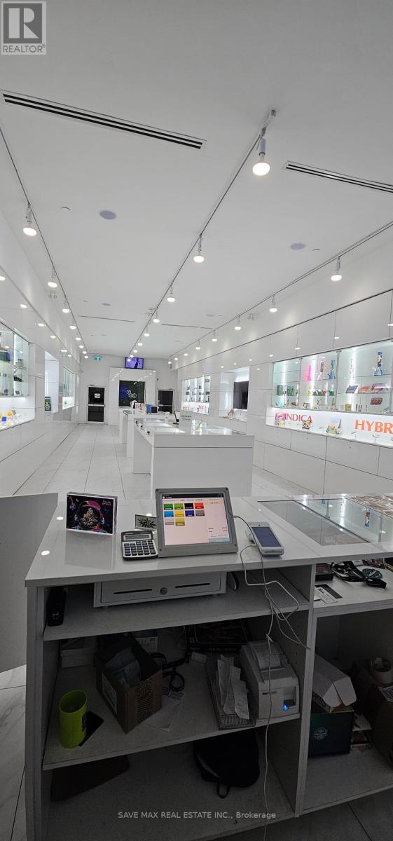 4 - 144 Kennedy Road S, Brampton, Ontario  L6W 3G4 - Photo 1 - W12579918