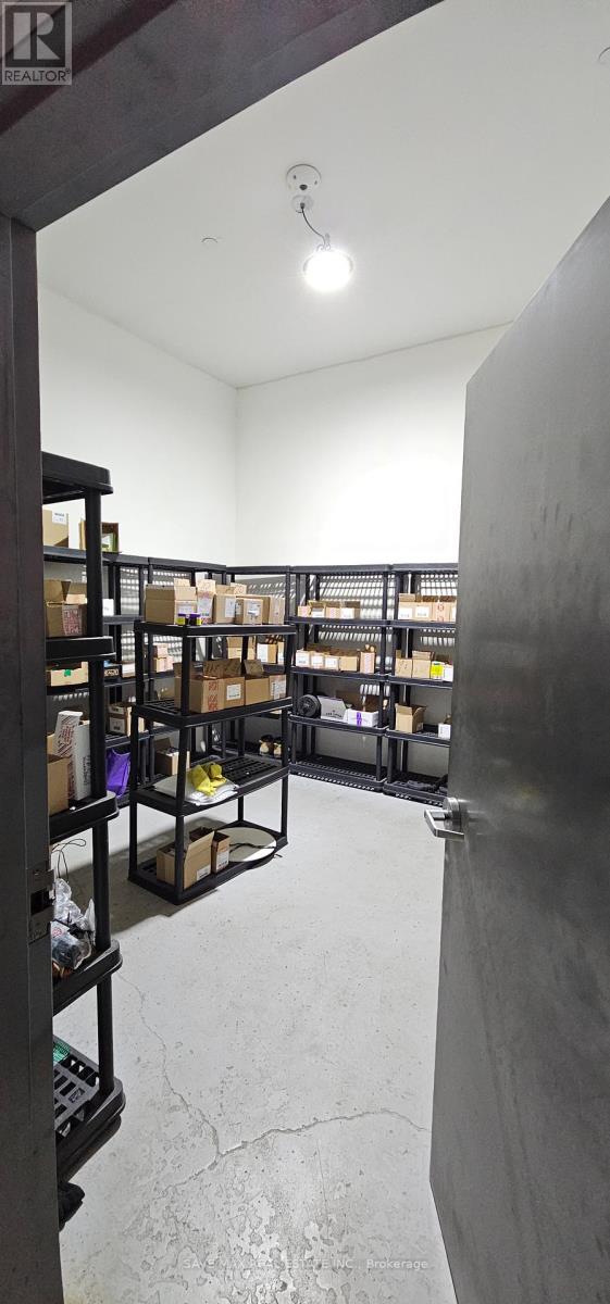 4 - 144 Kennedy Road S, Brampton, Ontario  L6W 3G4 - Photo 4 - W12579918