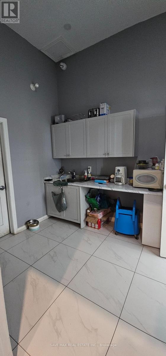 4 - 144 Kennedy Road S, Brampton, Ontario  L6W 3G4 - Photo 5 - W12579918