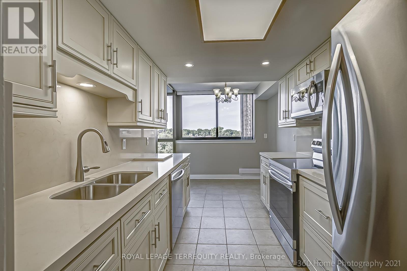 602 - 40 Richview Road Ne, Toronto, Ontario  M9A 5C1 - Photo 2 - W12579978