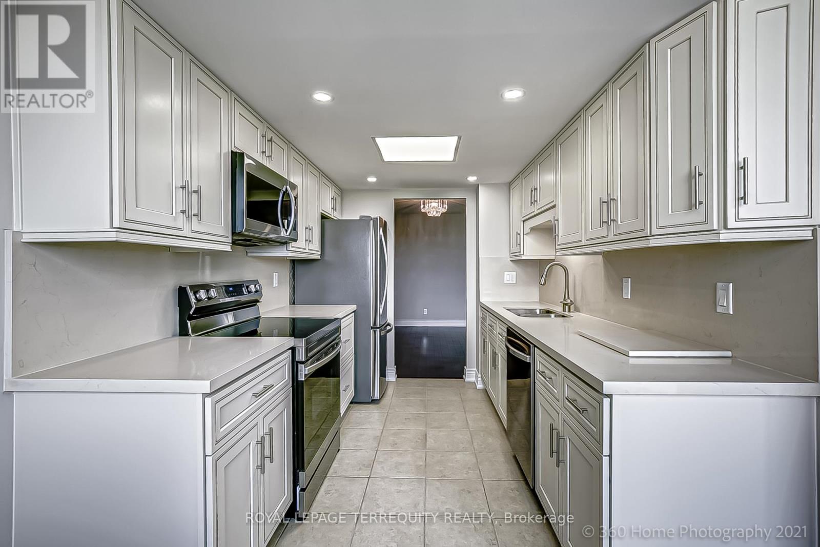 602 - 40 Richview Road Ne, Toronto, Ontario  M9A 5C1 - Photo 3 - W12579978