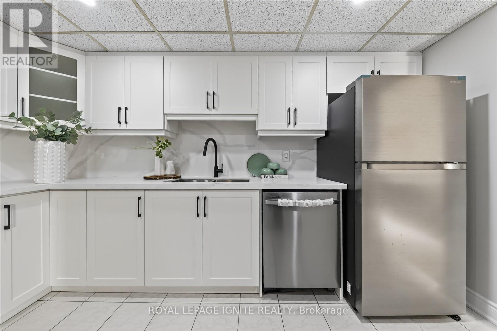 705 - 155 Hillcrest Avenue, Mississauga, Ontario  L5B 3Z2 - Photo 22 - W12579990