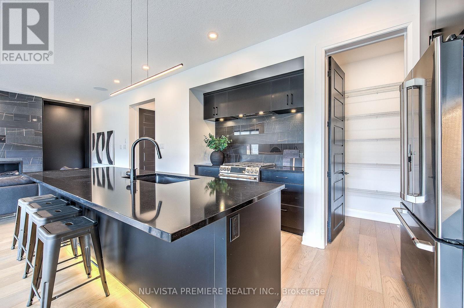 2086 Saddlerock Avenue, London North (North S), Ontario  N6G 3W3 - Photo 15 - X12346178