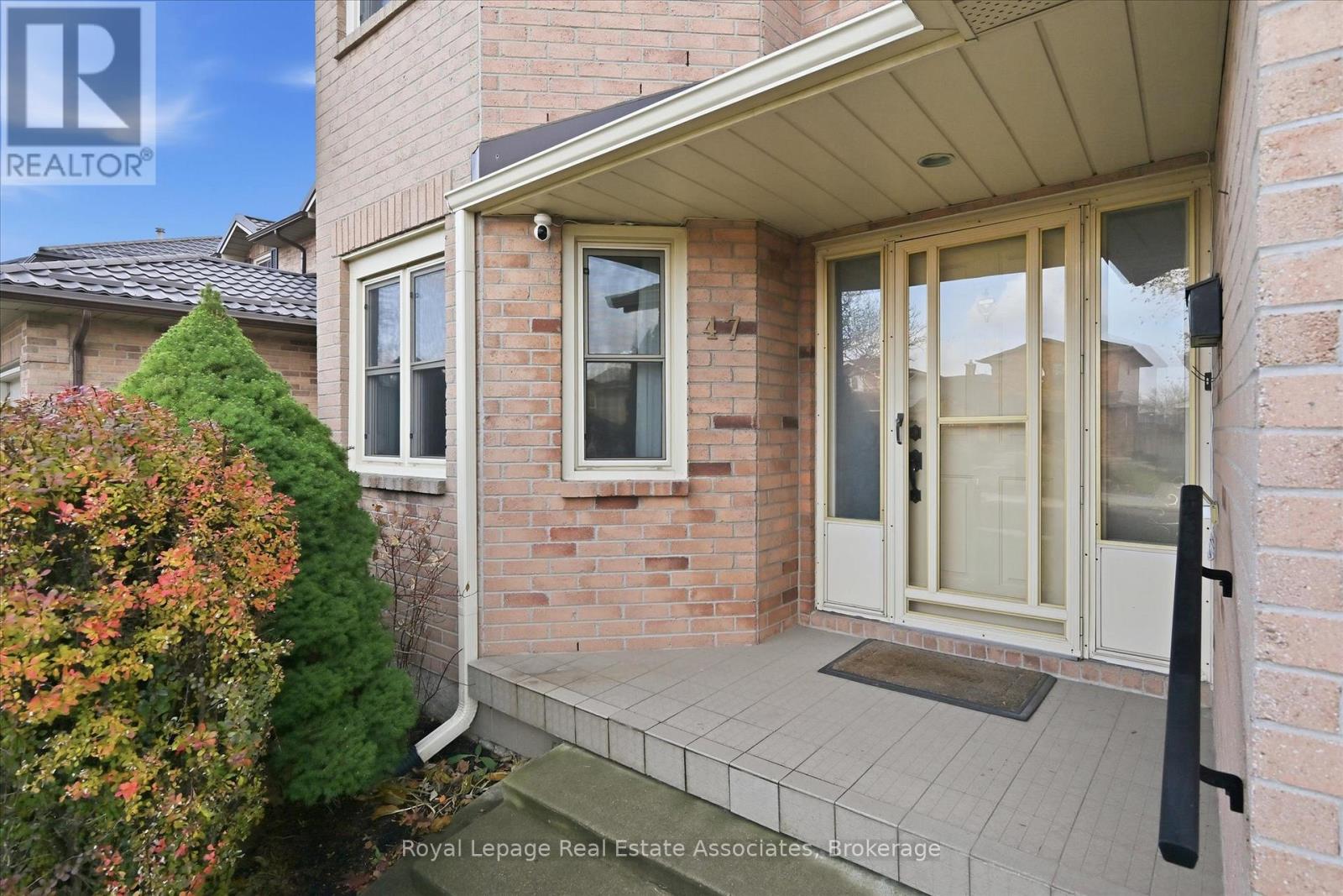 47 Elmira Drive, Hamilton, Ontario  L9C 7H8 - Photo 2 - X12579944