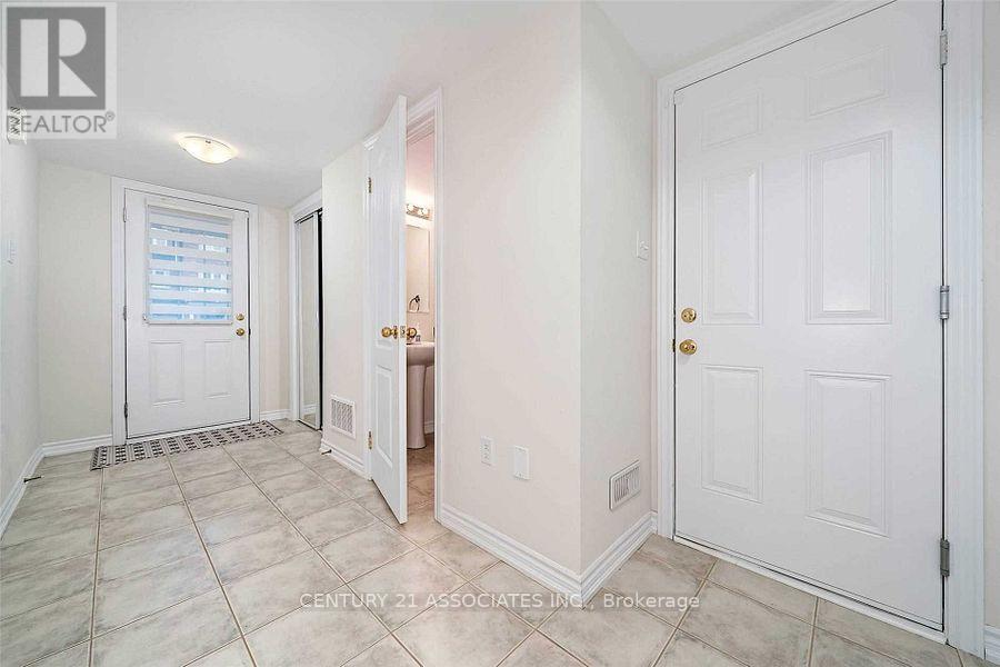 24 Savage Drive, Hamilton, Ontario  L8B 0A3 - Photo 3 - X12579976