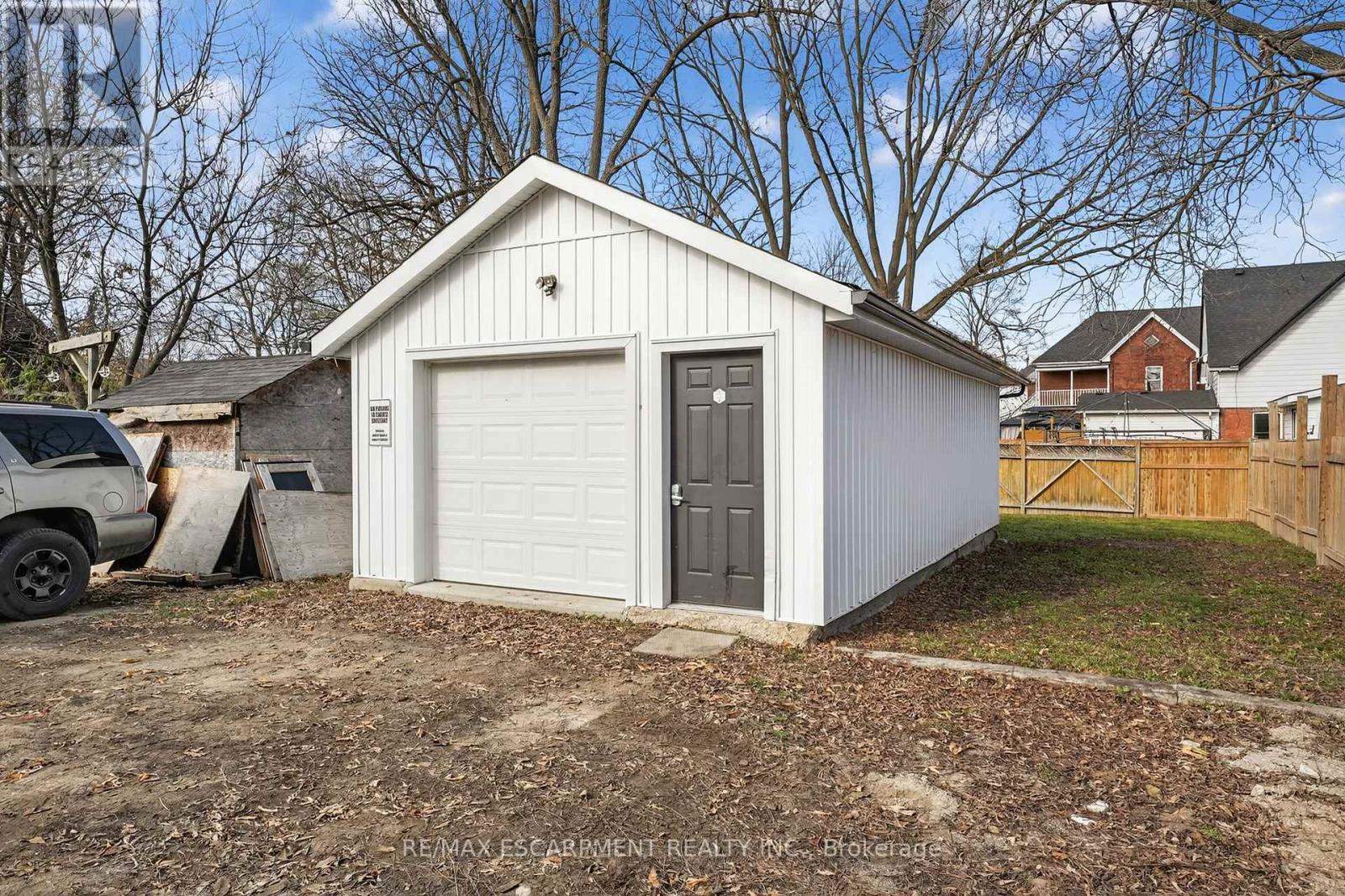 28 Cayuga Street, Brantford, Ontario  N3S 1W5 - Photo 3 - X12579984