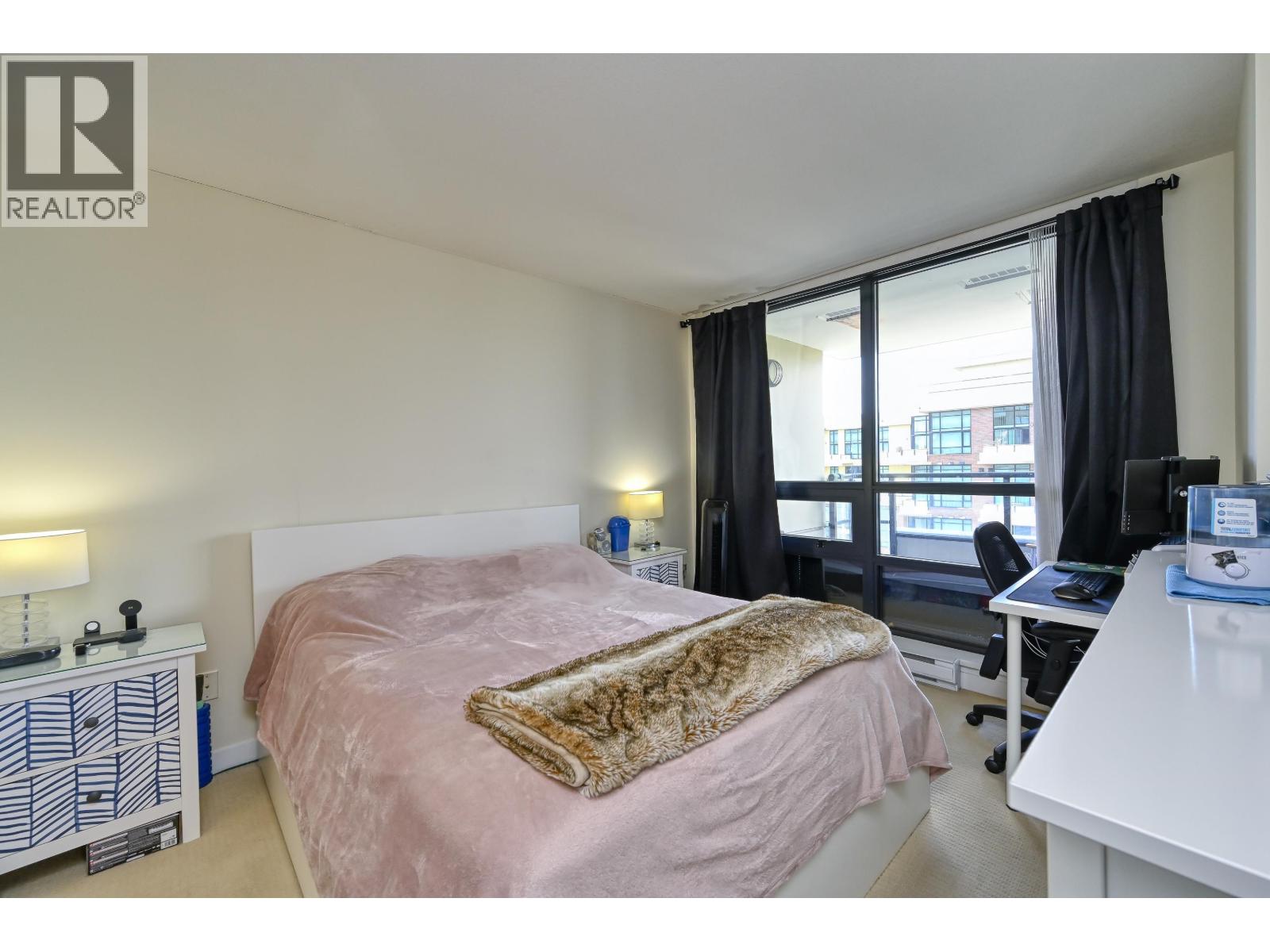 1307 1 Renaissance Square, New Westminster, British Columbia  V3M 0B6 - Photo 10 - R3070375