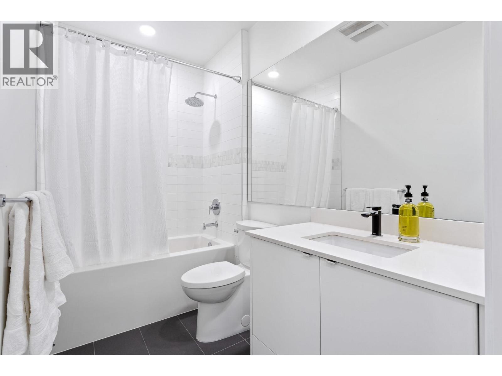 108 2345 Rindall Avenue, Port Coquitlam, British Columbia  V3C 1V3 - Photo 15 - R3070394