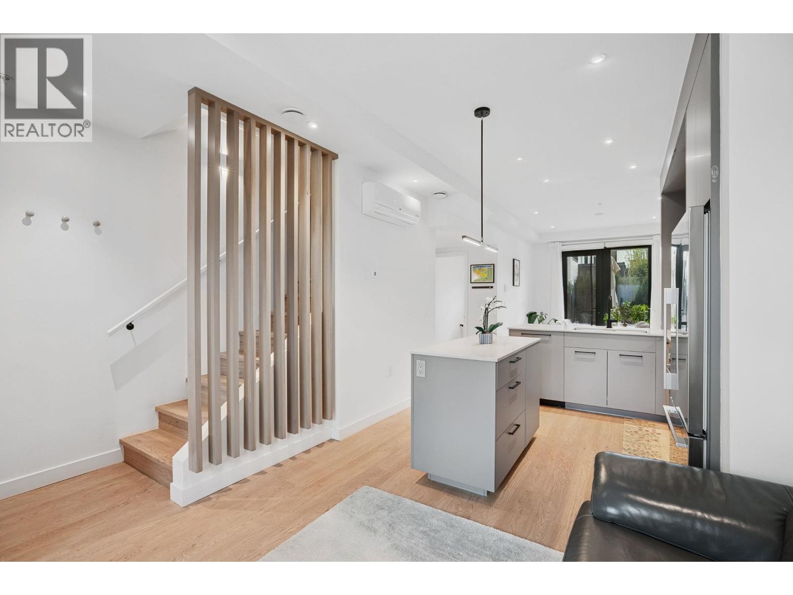 202 606 Foster Avenue, Coquitlam, British Columbia  V6J 0L5 - Photo 11 - R3070395