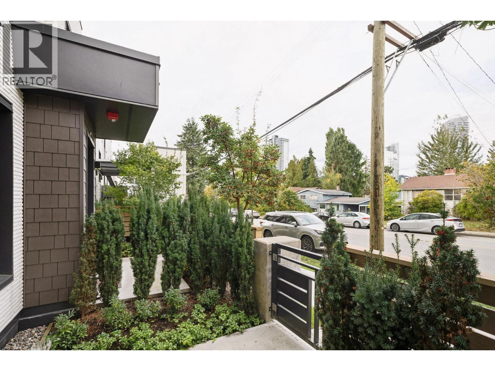 202 606 Foster Avenue, Coquitlam, British Columbia  V6J 0L5 - Photo 3 - R3070395