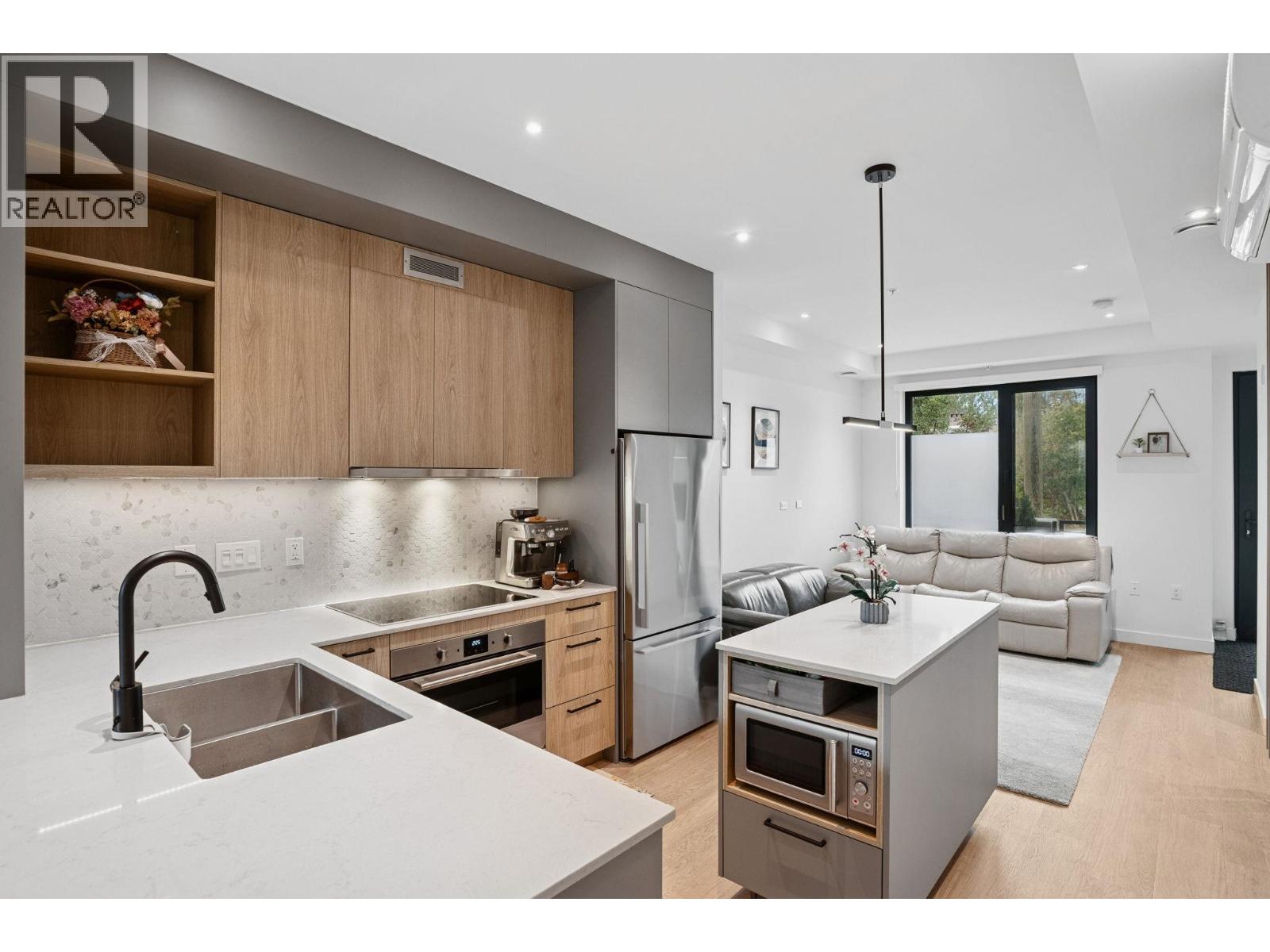 202 606 Foster Avenue, Coquitlam, British Columbia  V6J 0L5 - Photo 5 - R3070395