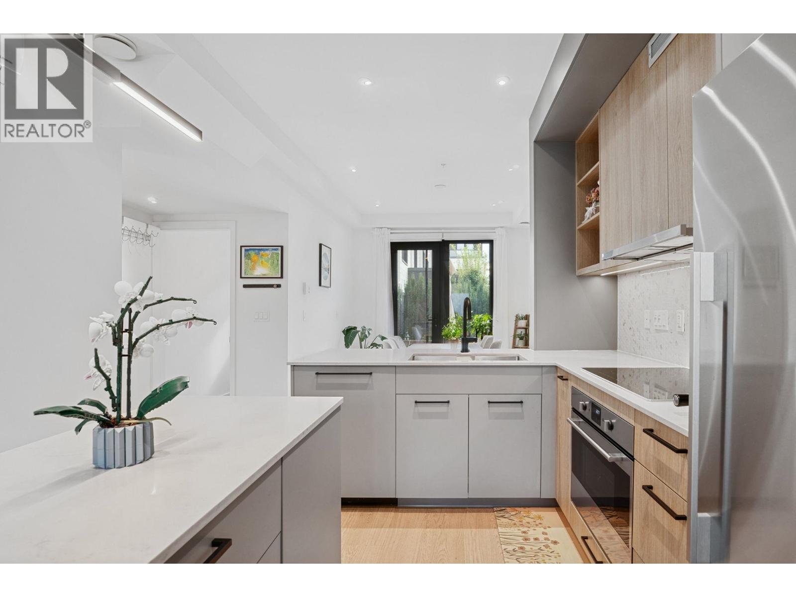 202 606 Foster Avenue, Coquitlam, British Columbia  V6J 0L5 - Photo 8 - R3070395