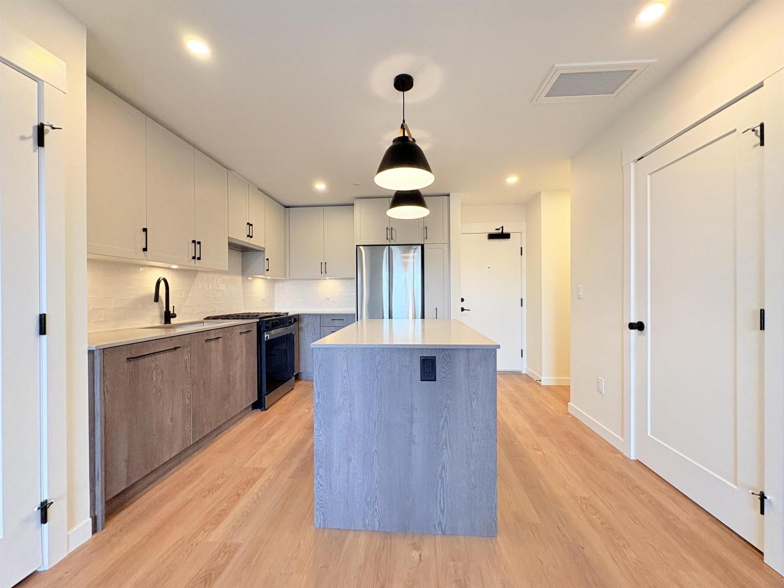 203 27215 Aldergrove Town Centre Drive, Langley, British Columbia  V4W 0E3 - Photo 3 - R3069727