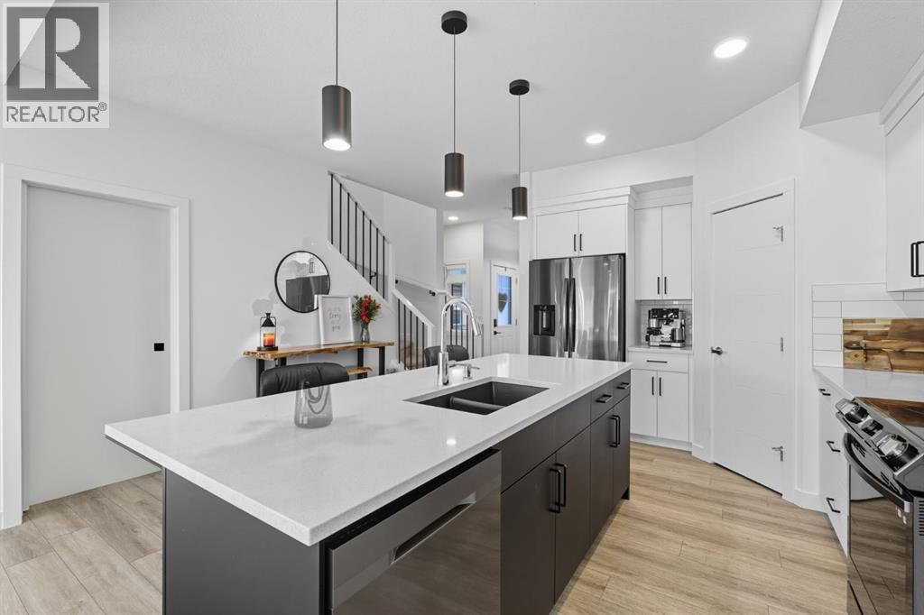 220 Heritage Heights, Cochrane, Alberta  T4C 3A7 - Photo 3 - A2262181