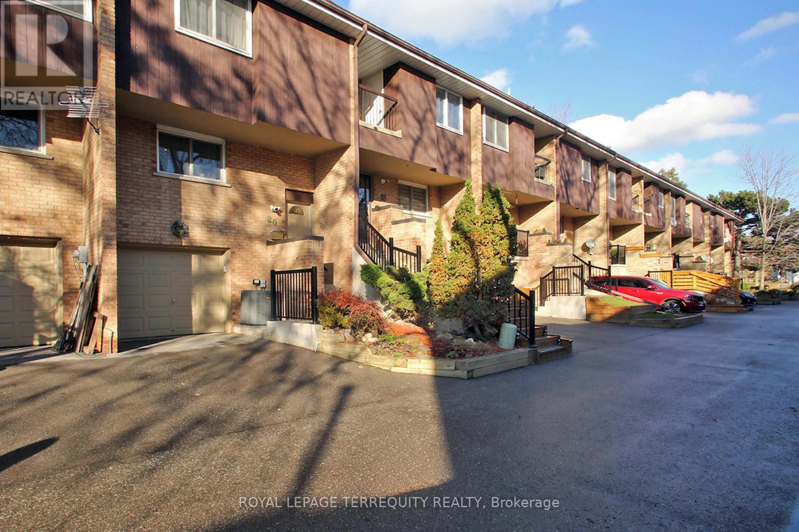 10 - 20 Cotton Downway, Toronto, Ontario  M2J 4V7 - Photo 1 - C12576294