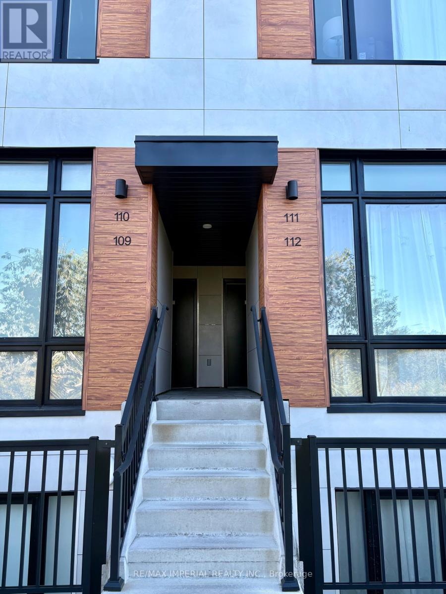 112 - 10 Steckley House Lane, Richmond Hill, Ontario L4S 0N1 - Photo 3 - N12433634