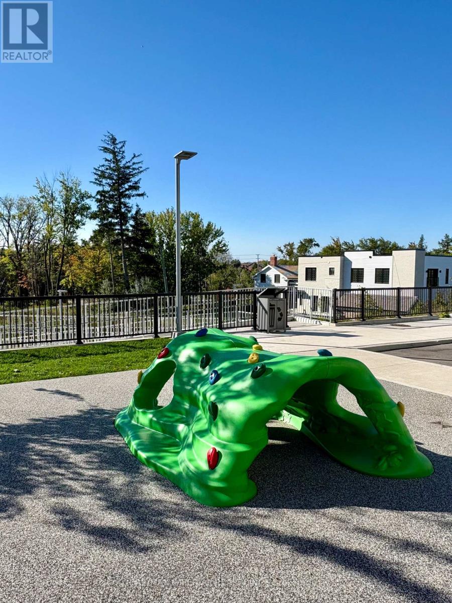 112 - 10 Steckley House Lane, Richmond Hill, Ontario L4S 0N1 - Photo 15 - N12433634