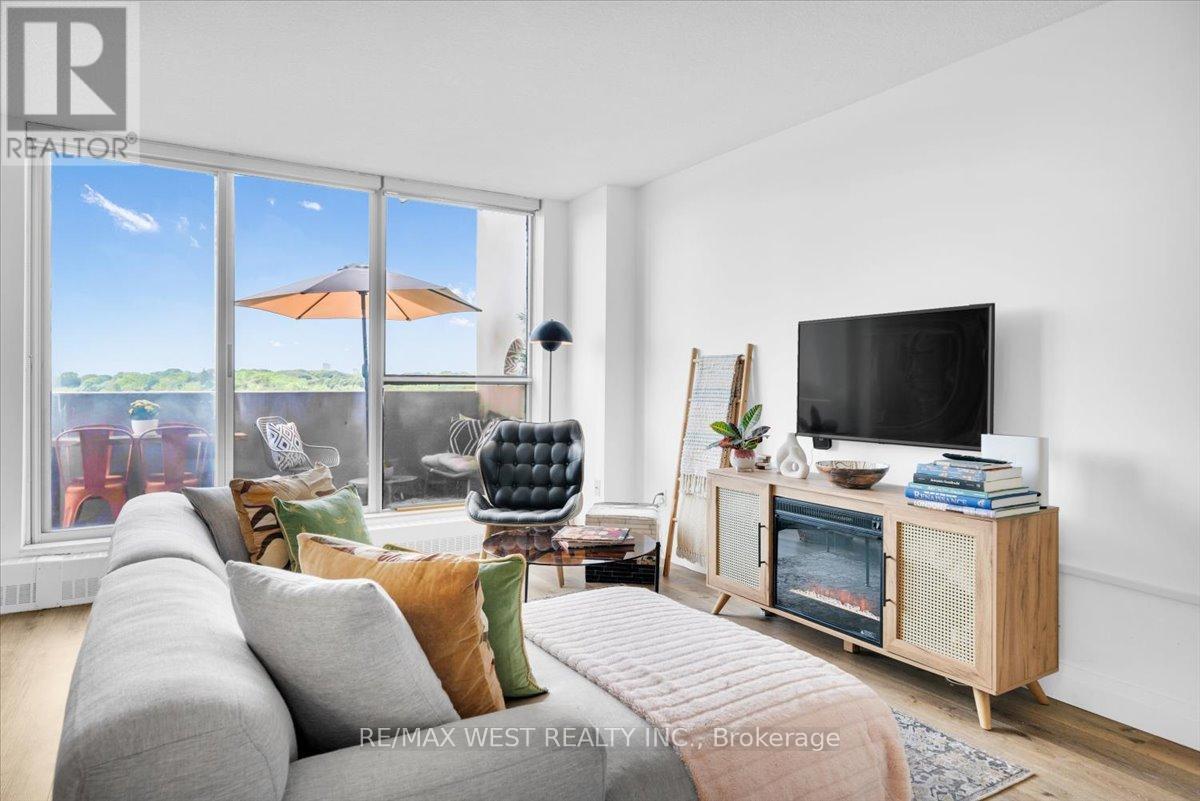 501 - 35 Ormskirk Avenue, Toronto, Ontario  M6S 1A8 - Photo 2 - W12559182