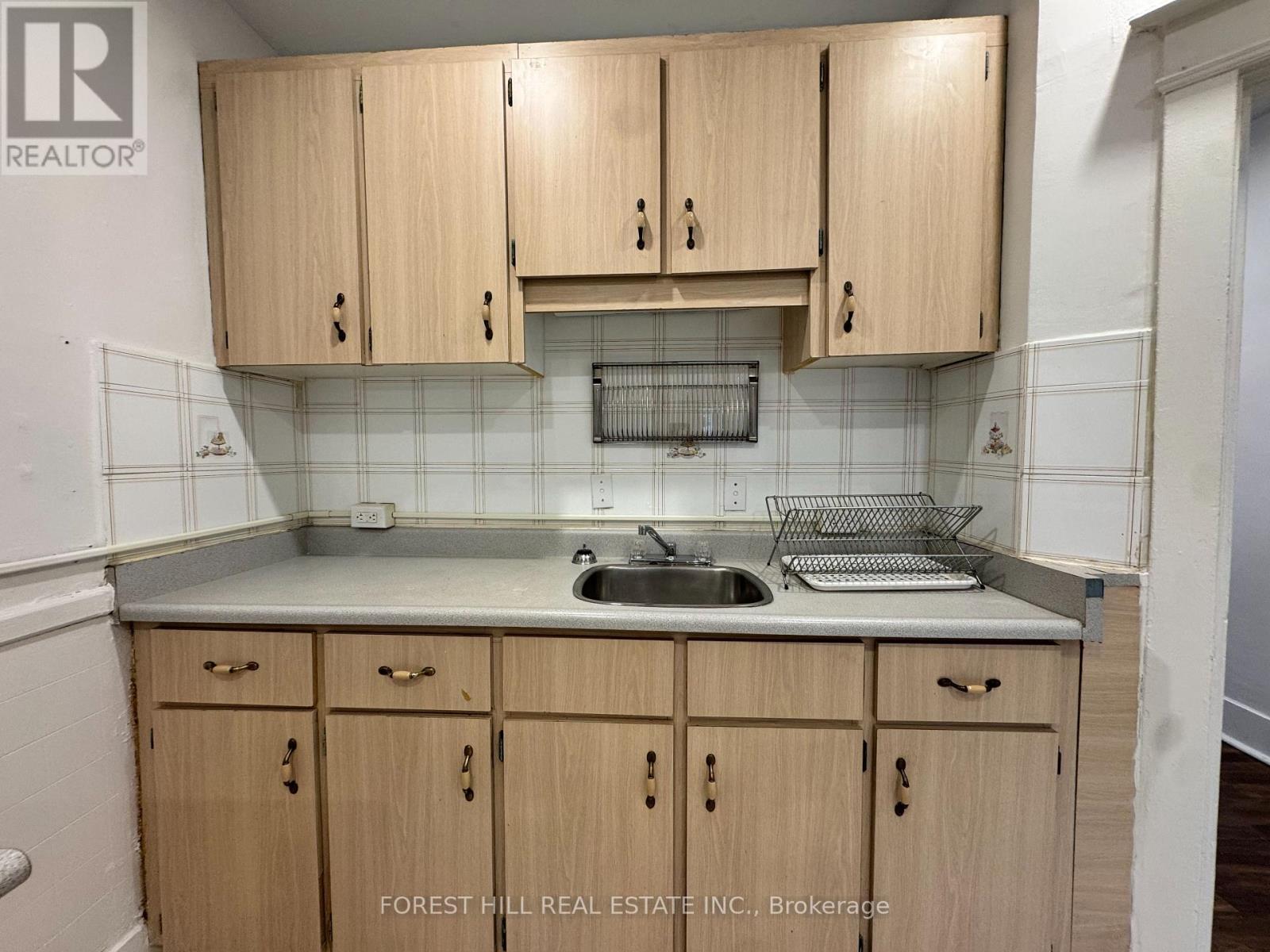 1 - 1077 Bathurst Street, Toronto, Ontario  M5R 3G8 - Photo 8 - C12580052