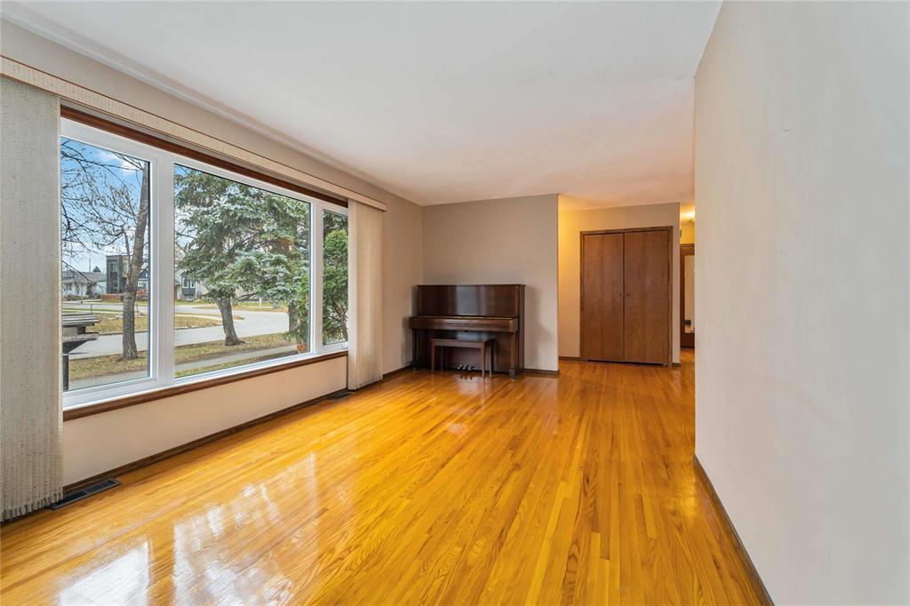 191 Havelock Avenue, Winnipeg, Manitoba  R2M 1G9 - Photo 4 - 202529064