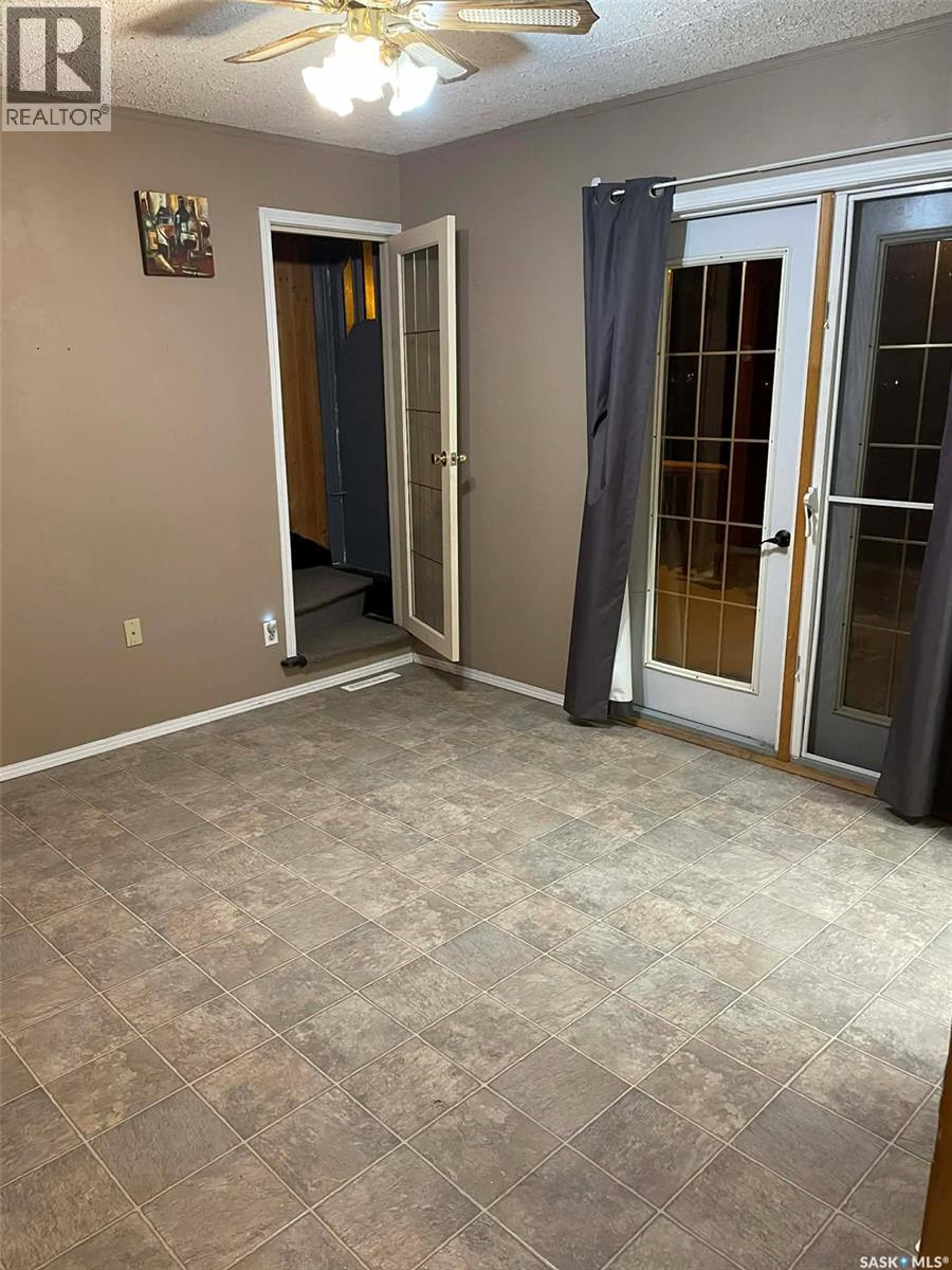 610 3rd Avenue, Esterhazy, Saskatchewan  S0A 0X0 - Photo 16 - SK024742