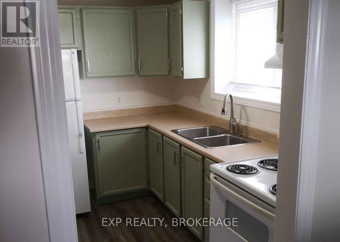 355 Forsyth Street, Gananoque, Ontario  K7G 3B4 - Photo 4 - X12580148