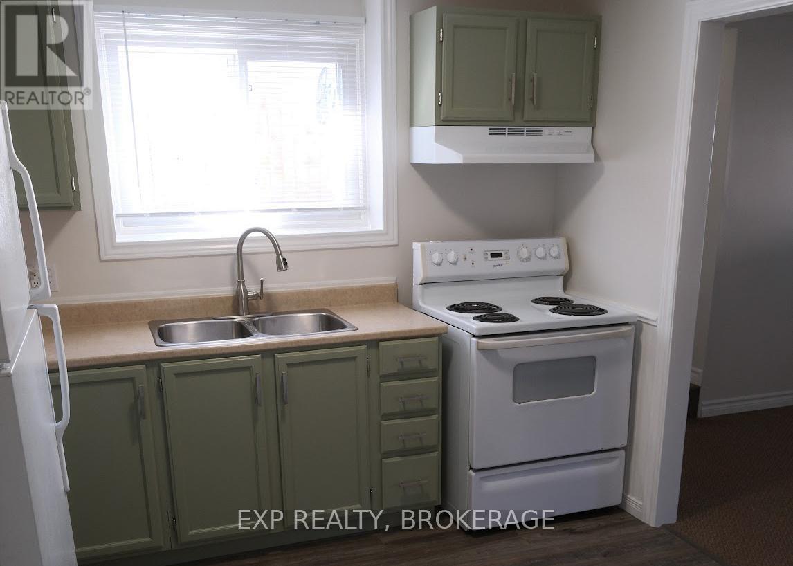 355 Forsyth Street, Gananoque, Ontario  K7G 3B4 - Photo 5 - X12580148