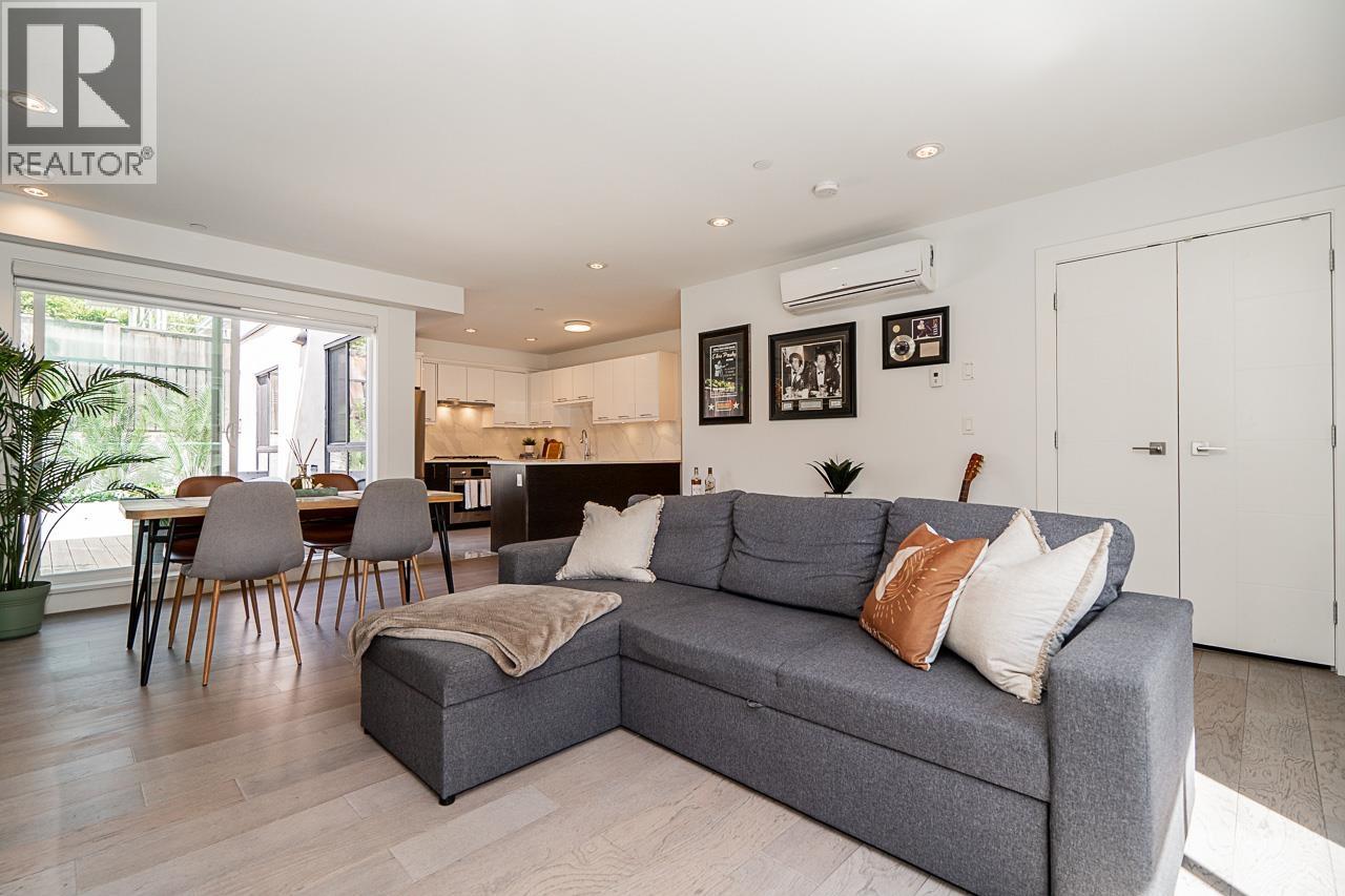 1505 W 60th Avenue, Vancouver, British Columbia  V6P 2A4 - Photo 3 - R3070103