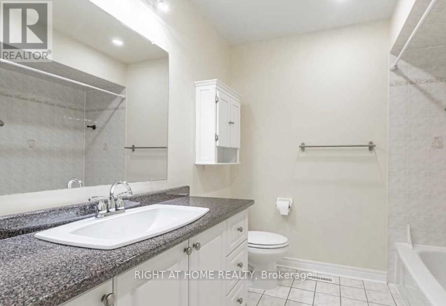 7049 Graydon Court, Mississauga, Ontario  L5N 7H4 - Photo 14 - W12580040