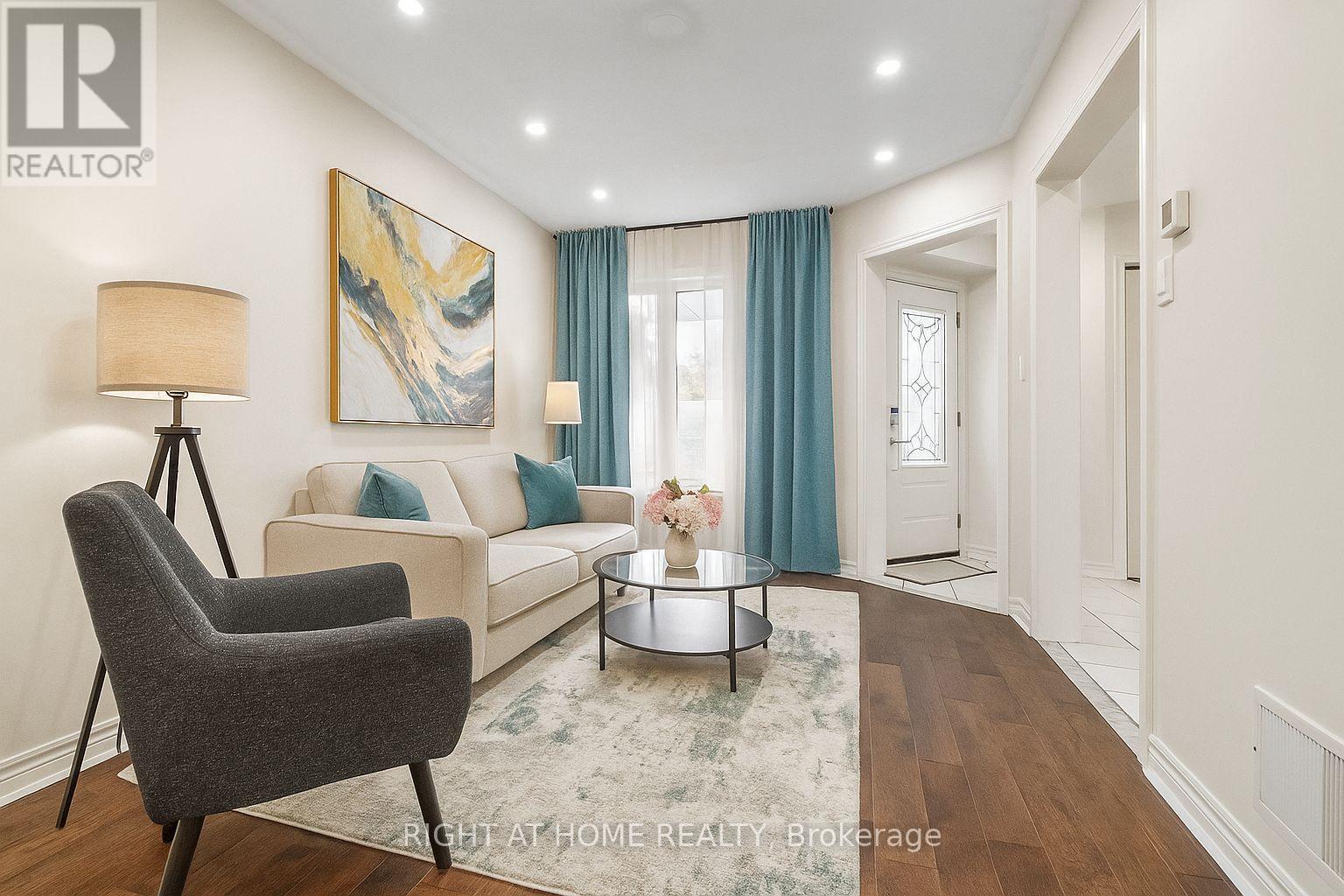 7049 Graydon Court, Mississauga, Ontario  L5N 7H4 - Photo 2 - W12580040