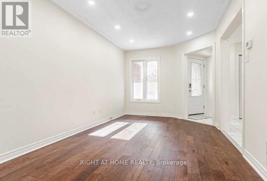 7049 Graydon Court, Mississauga, Ontario  L5N 7H4 - Photo 3 - W12580040