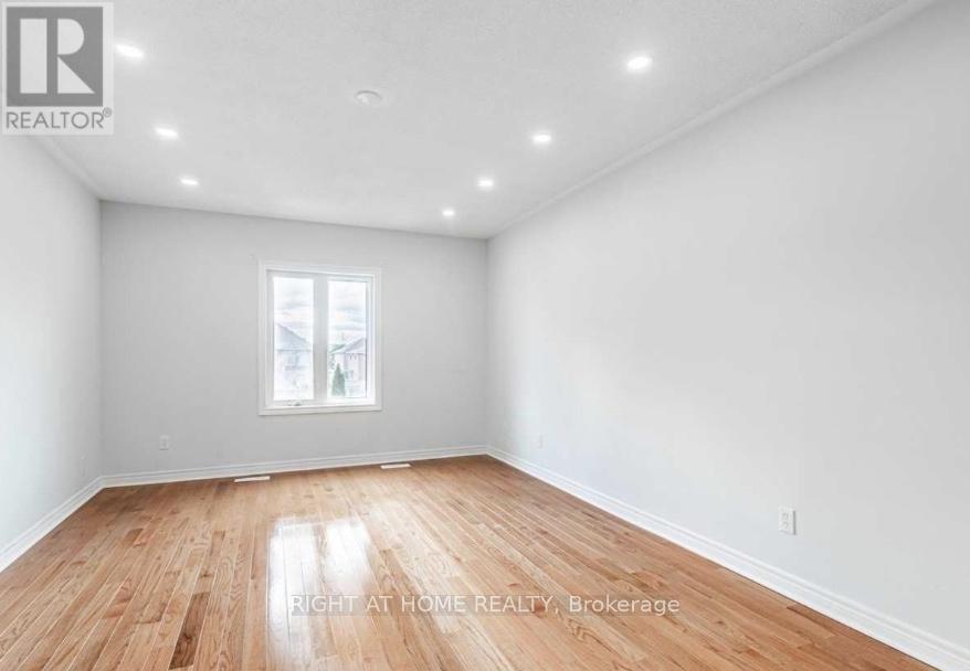 7049 Graydon Court, Mississauga, Ontario  L5N 7H4 - Photo 7 - W12580040