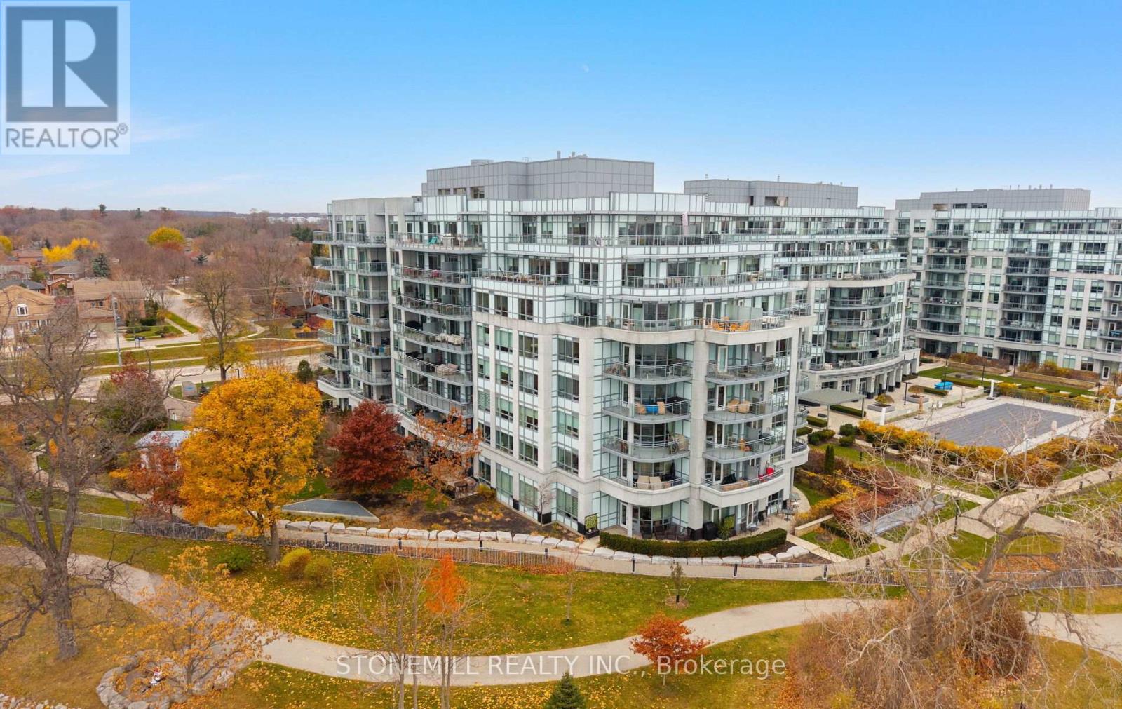 523 - 3500 Lakeshore Road W, Oakville, Ontario  L6L 0B4 - Photo 2 - W12580056