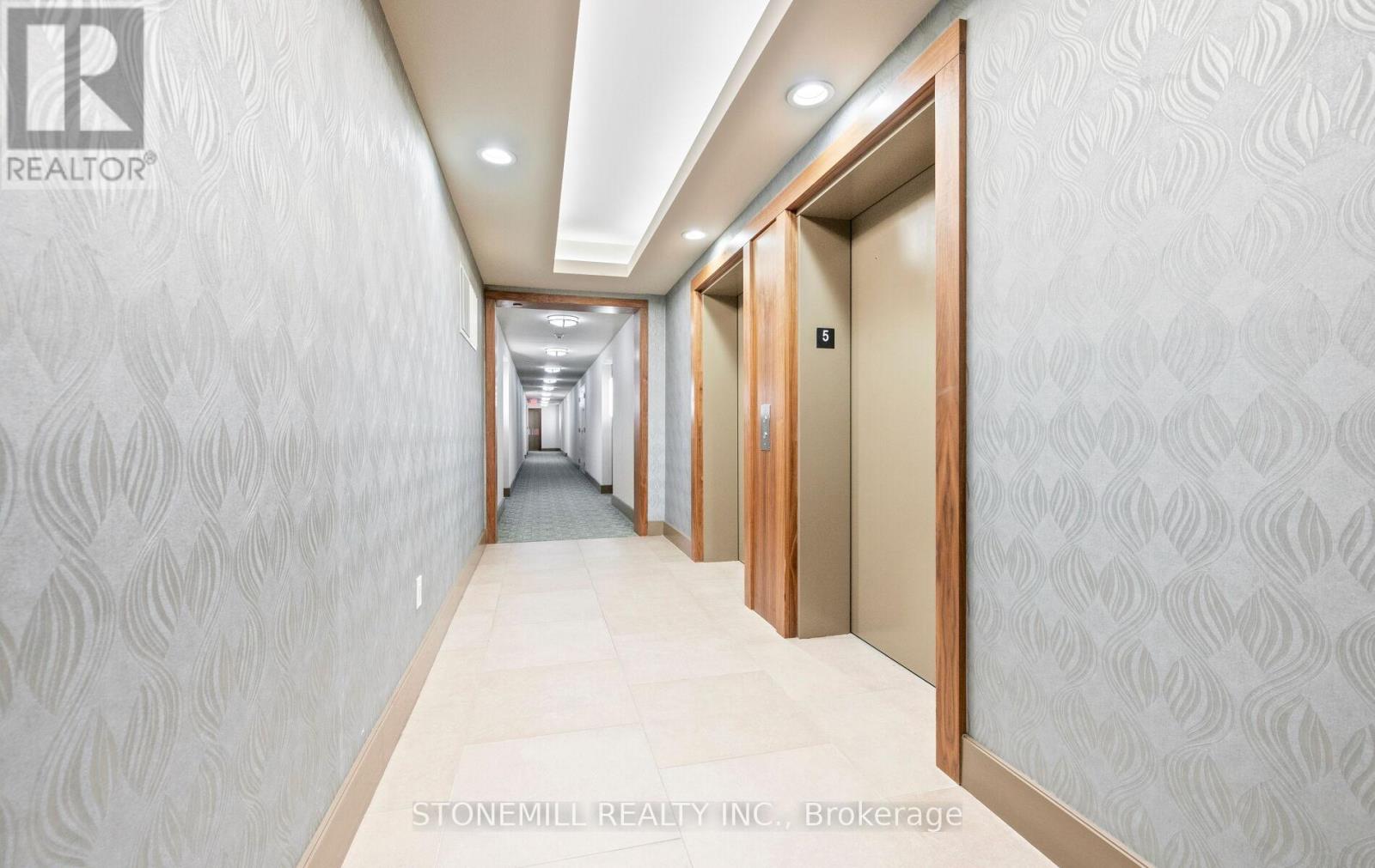 523 - 3500 Lakeshore Road W, Oakville, Ontario  L6L 0B4 - Photo 4 - W12580056