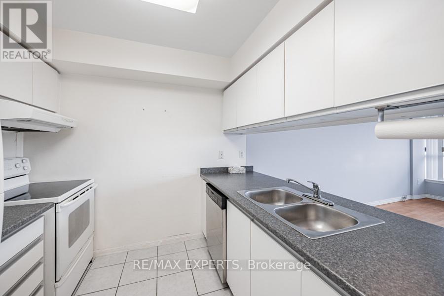 12 Laurelcrest Street, Brampton, Ontario  L6S 5Y4 - Photo 10 - W12580062