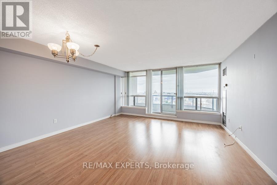 12 Laurelcrest Street, Brampton, Ontario  L6S 5Y4 - Photo 3 - W12580062